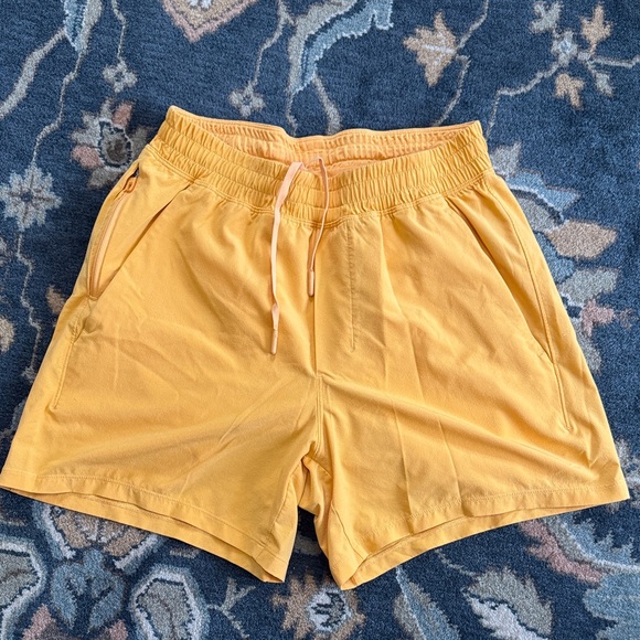 lululemon athletica Other - Lululemon Pacebreaker 5in lined short sz S